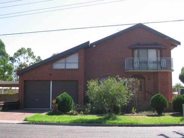 8 Carinza Ave, Altona Meadows, VIC 3028