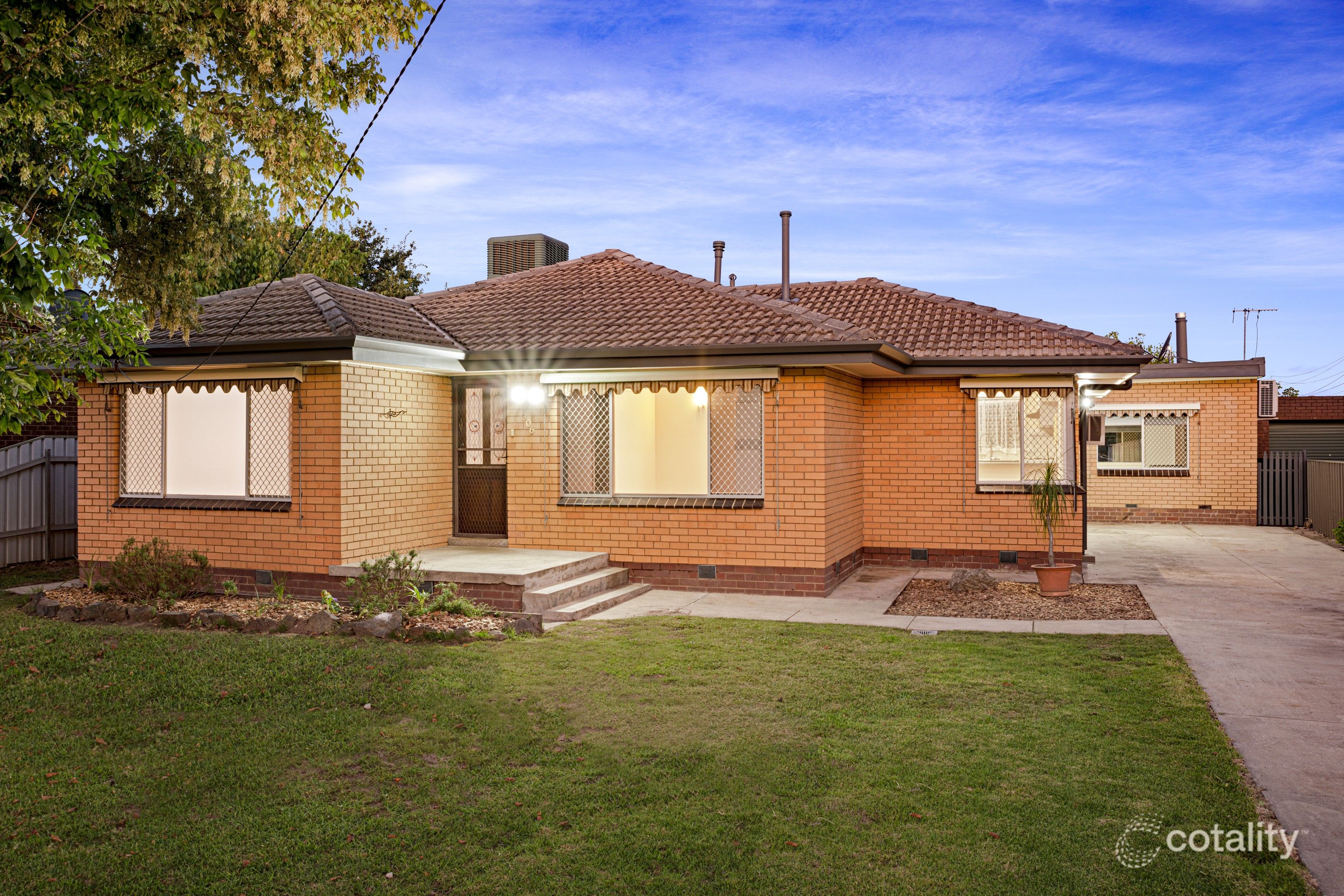 306 Sutherland St, Lavington, NSW 2641