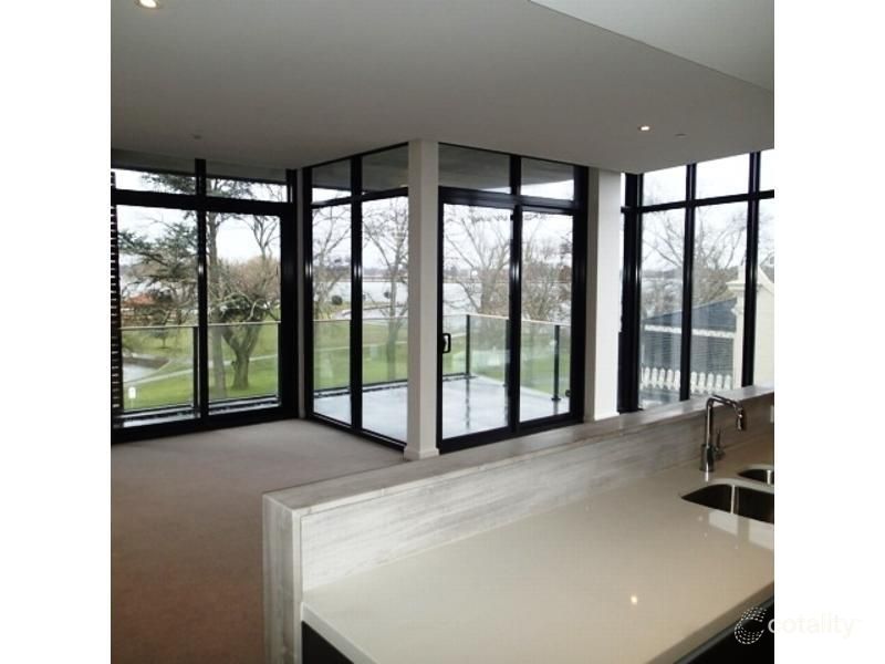 8/18 Wendouree Pde, Lake Wendouree, VIC 3350