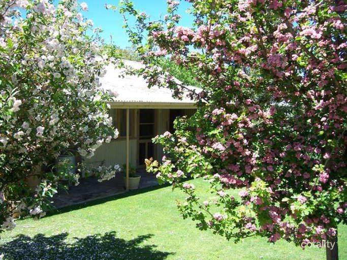 2 Upper Thames St, Burra, SA 5417