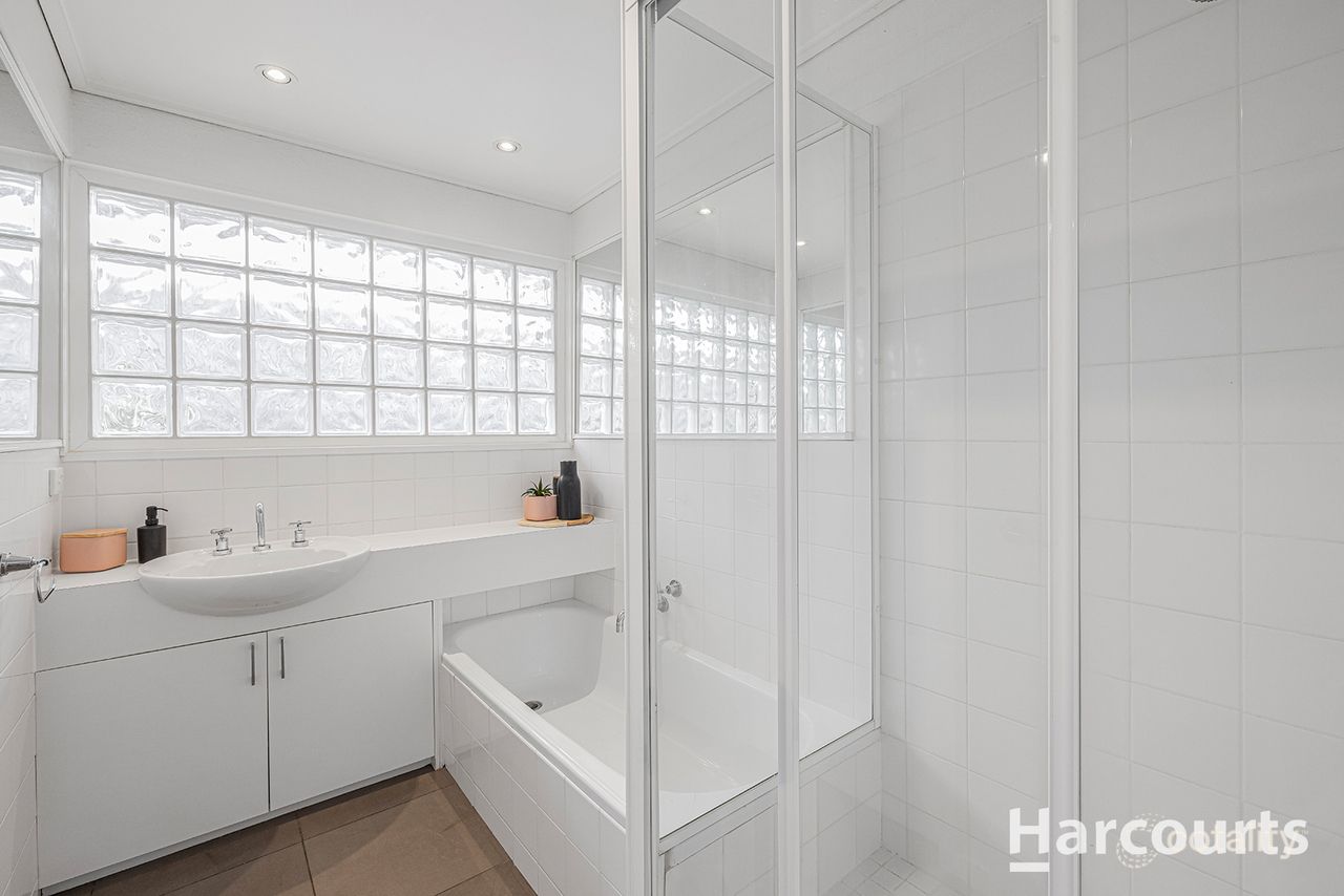 28 Holyrood Dr, Vermont, VIC 3133