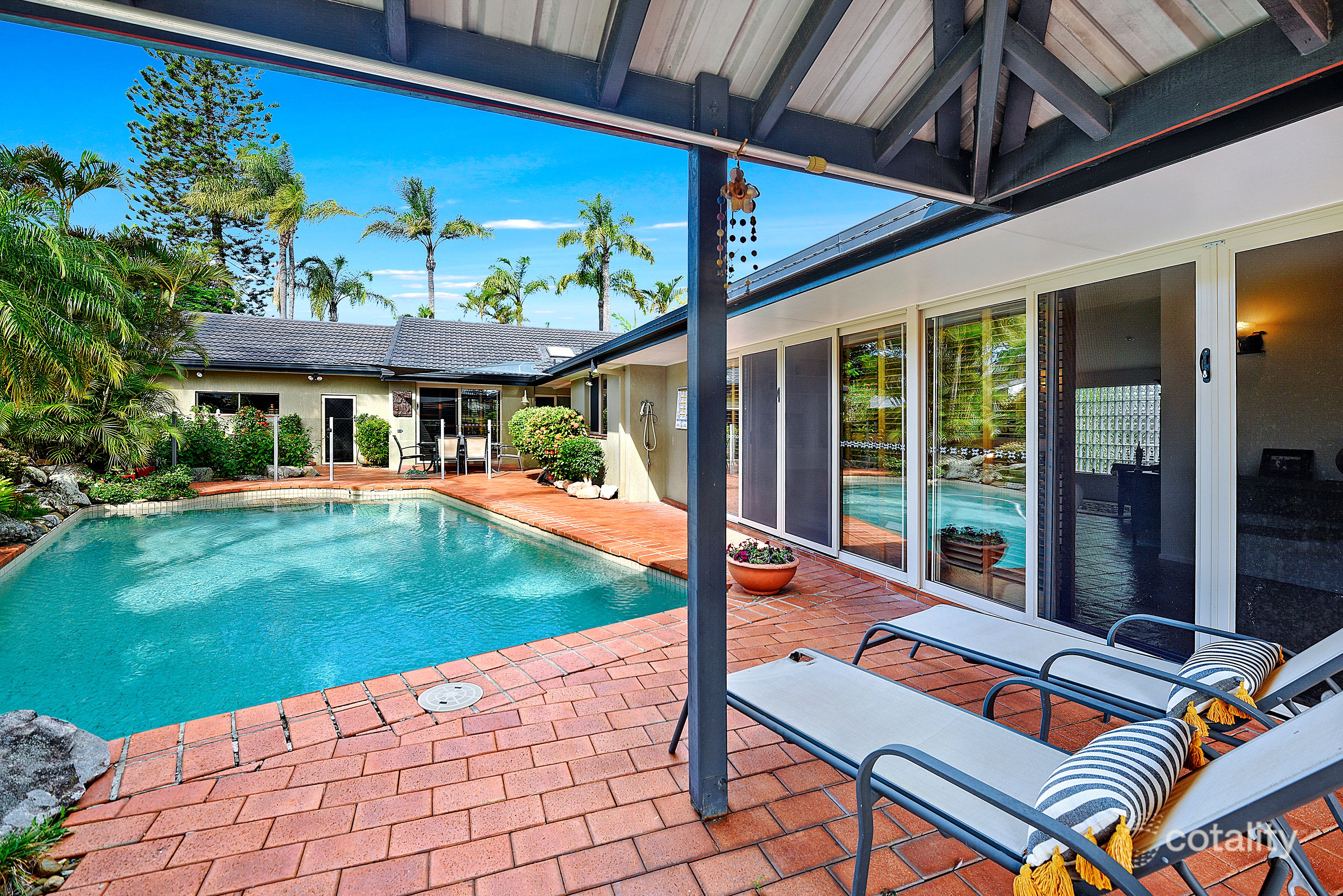 18 Conifer Cres, Broadbeach Waters, QLD 4218