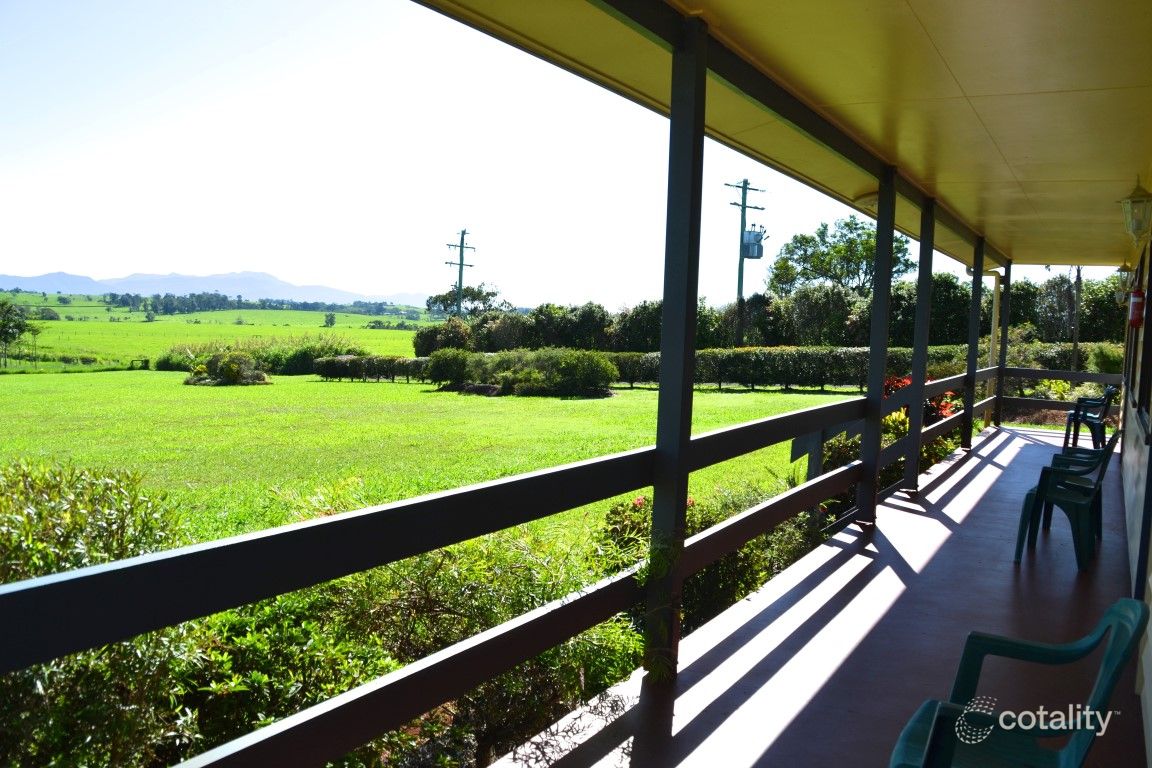 65 Moore Rd, Lake Eacham, QLD 4884