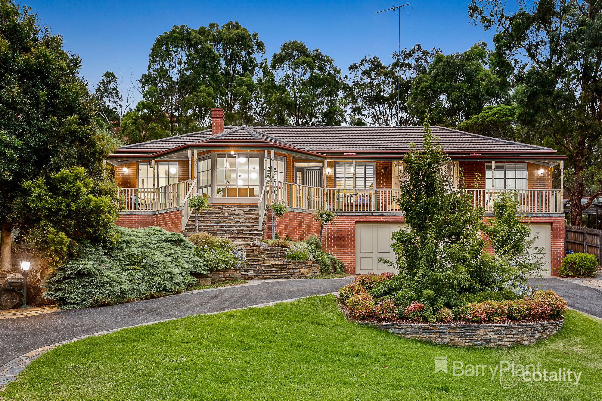 33 Ridgeview St, Eltham, VIC 3095