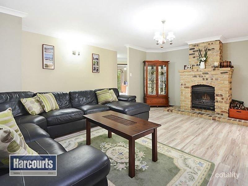 17 Oakmont Cres, Albany Creek, QLD 4035