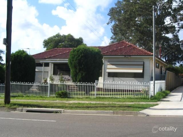 858 The Horsley Dr, Smithfield, NSW 2164
