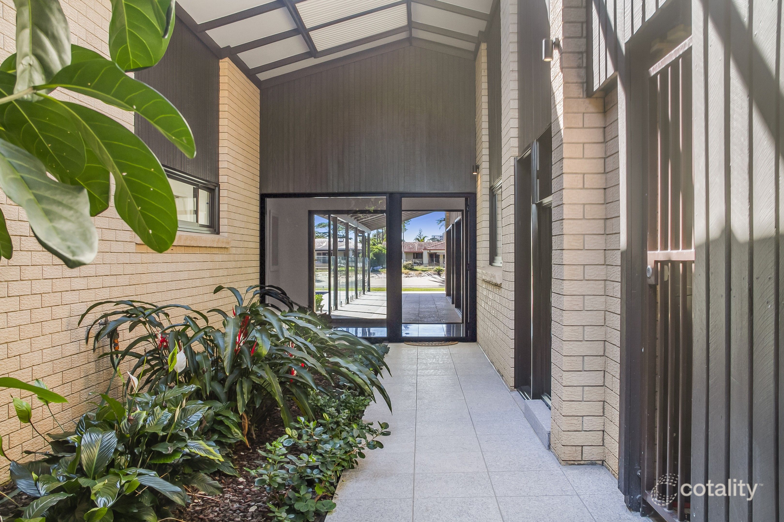 194 Mallawa Dr, Palm Beach, QLD 4221