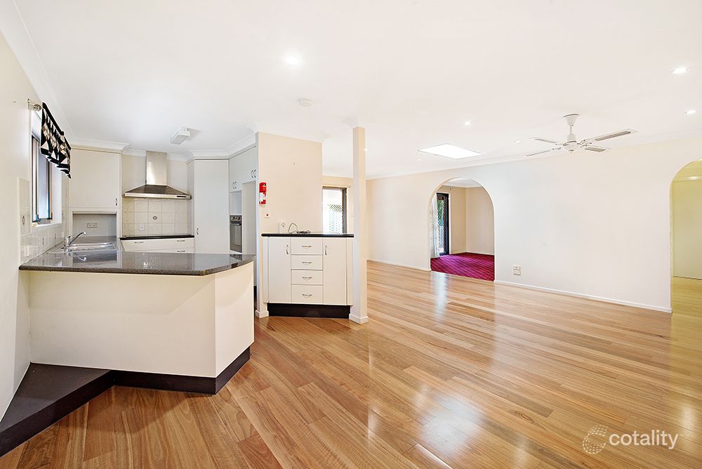 36 Weekes Rd, Carindale, QLD 4152
