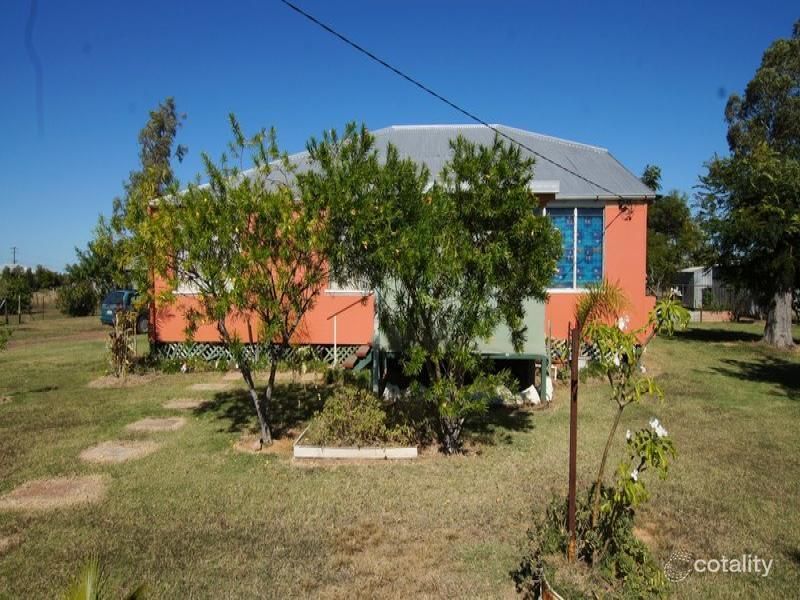 27 Gordon St, Aramac, QLD 4726