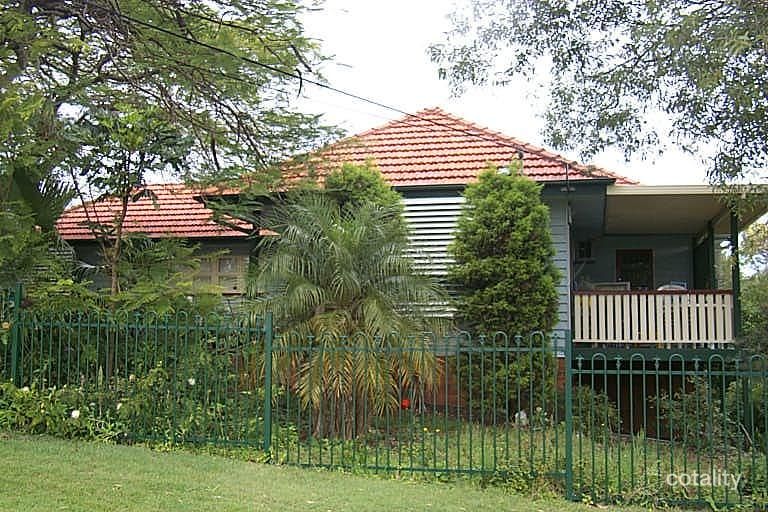 33 Erica St, Cannon Hill, QLD 4170