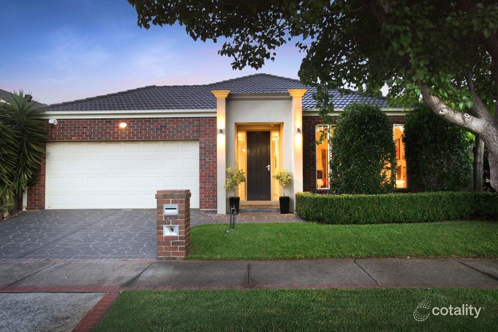 32 Blenheim Way, Caroline Springs, VIC 3023