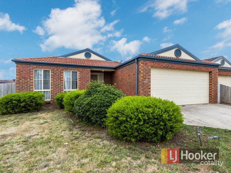17 Gowrie Pl, Cranbourne West, VIC 3977