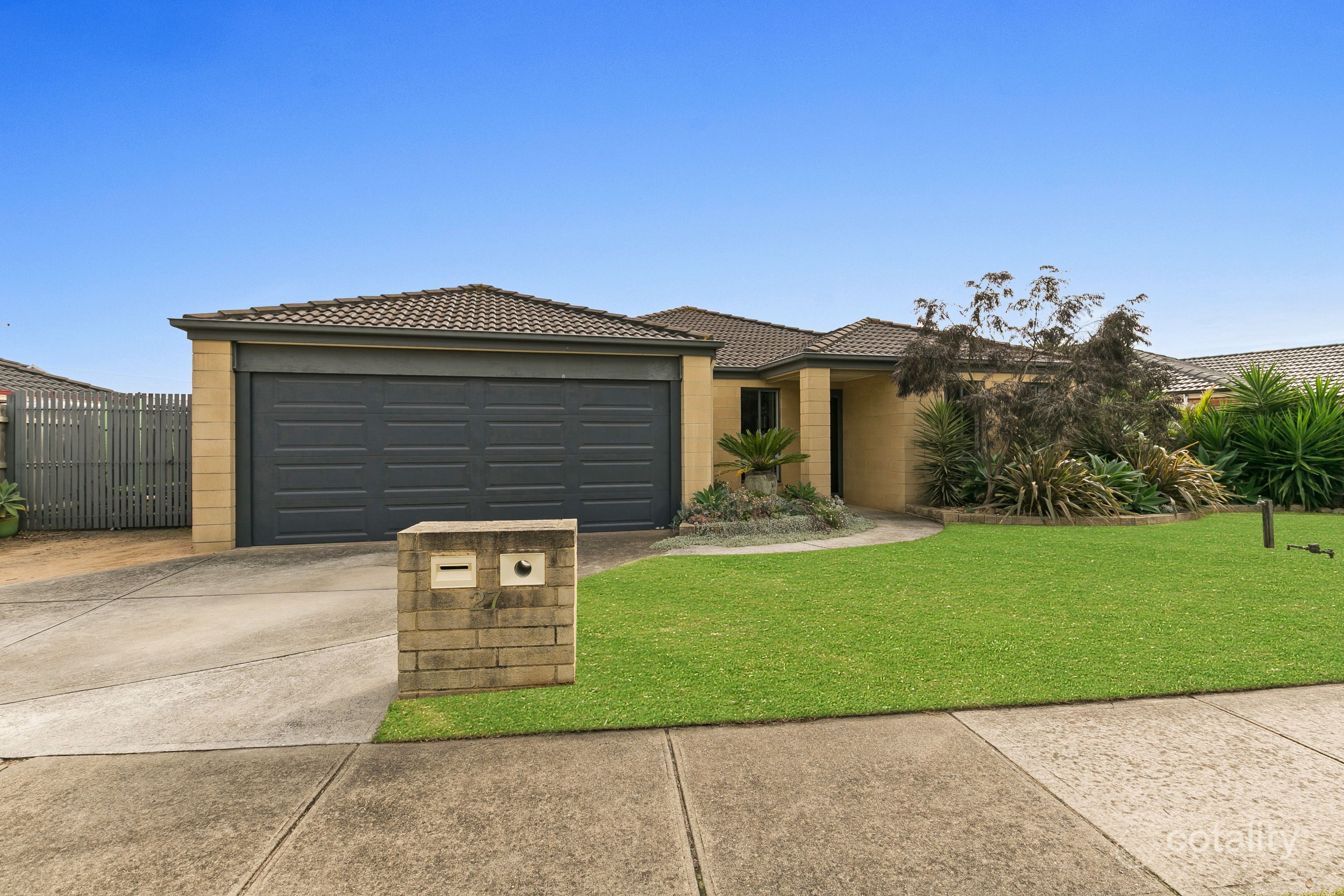 27 Edinburgh Dr, Skye, VIC 3977