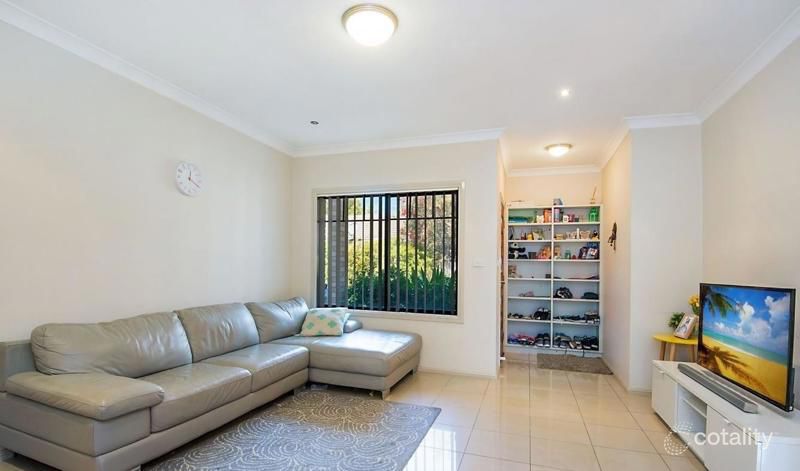 8/27c Carinya Rd, Girraween, NSW 2145