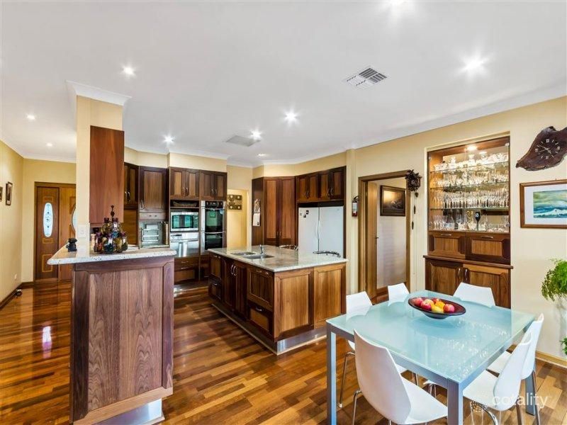 2-4 Queen Louisa Dr, Long Flat, SA 5253