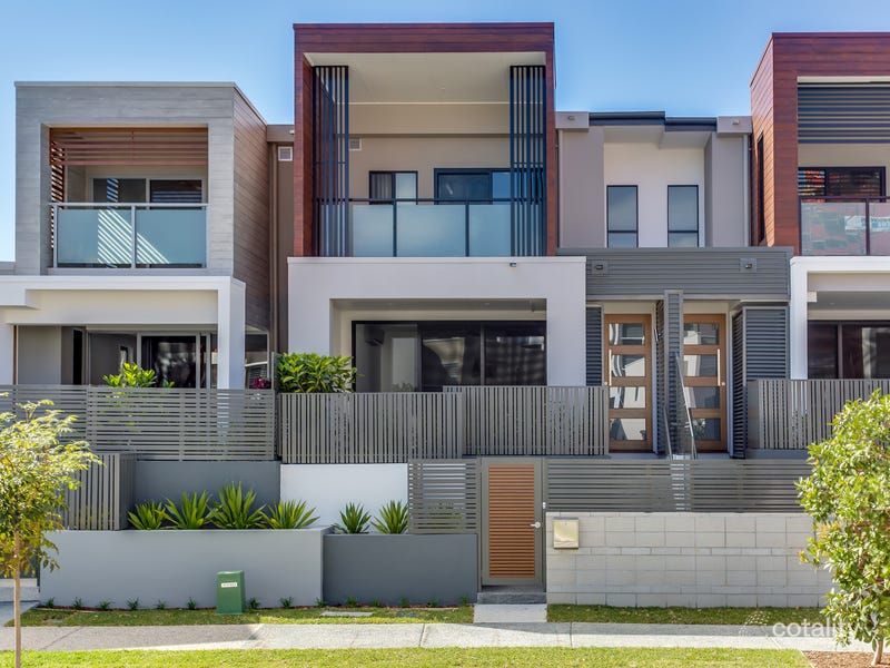 33 Brooklyn Cres, Robina, QLD 4226