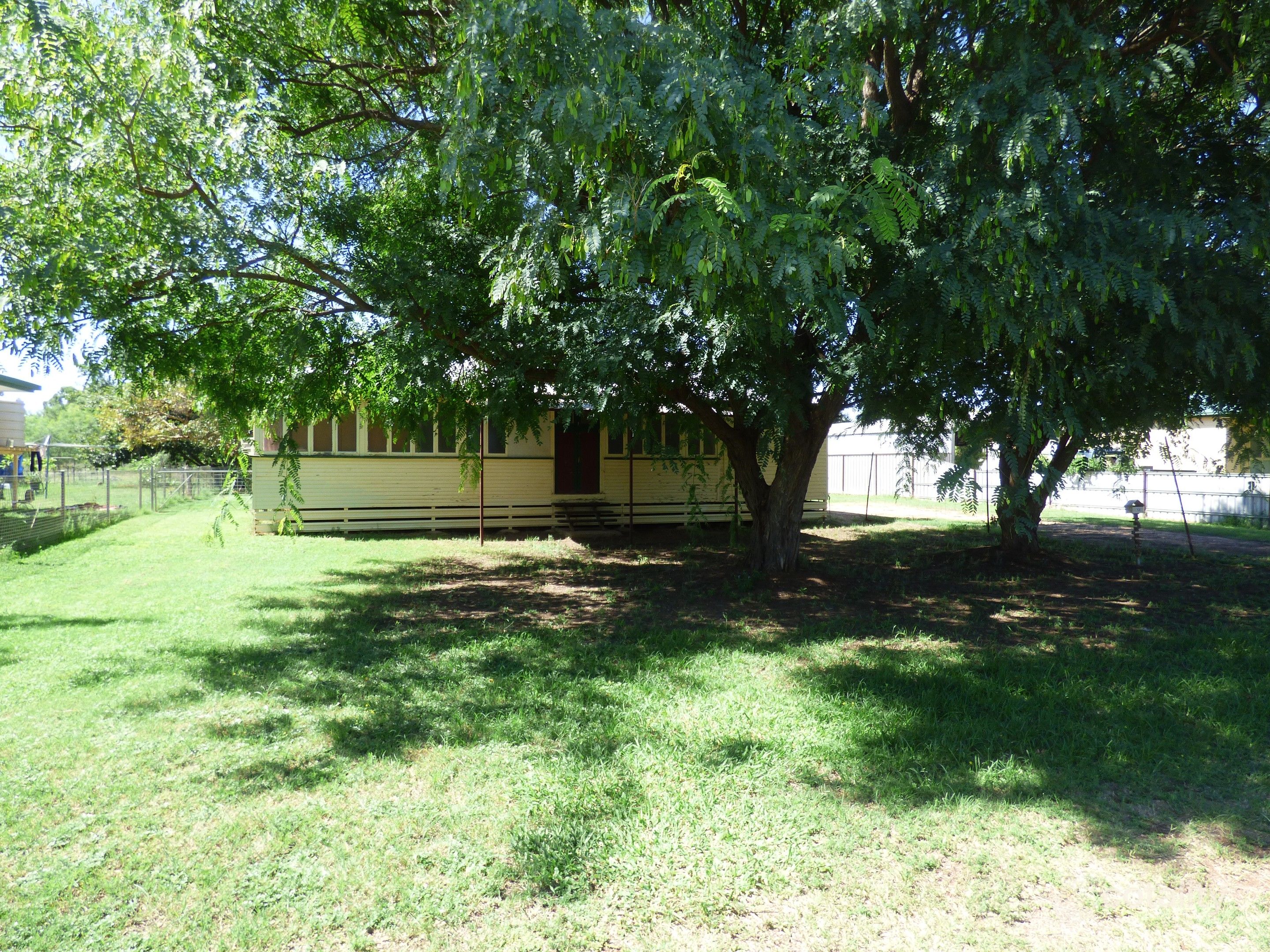 12 Wattle Dr, St George, QLD 4487