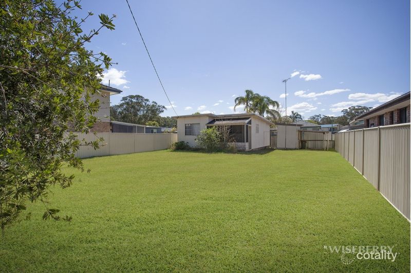 23 Kingsford Smith Dr, Berkeley Vale, NSW 2261