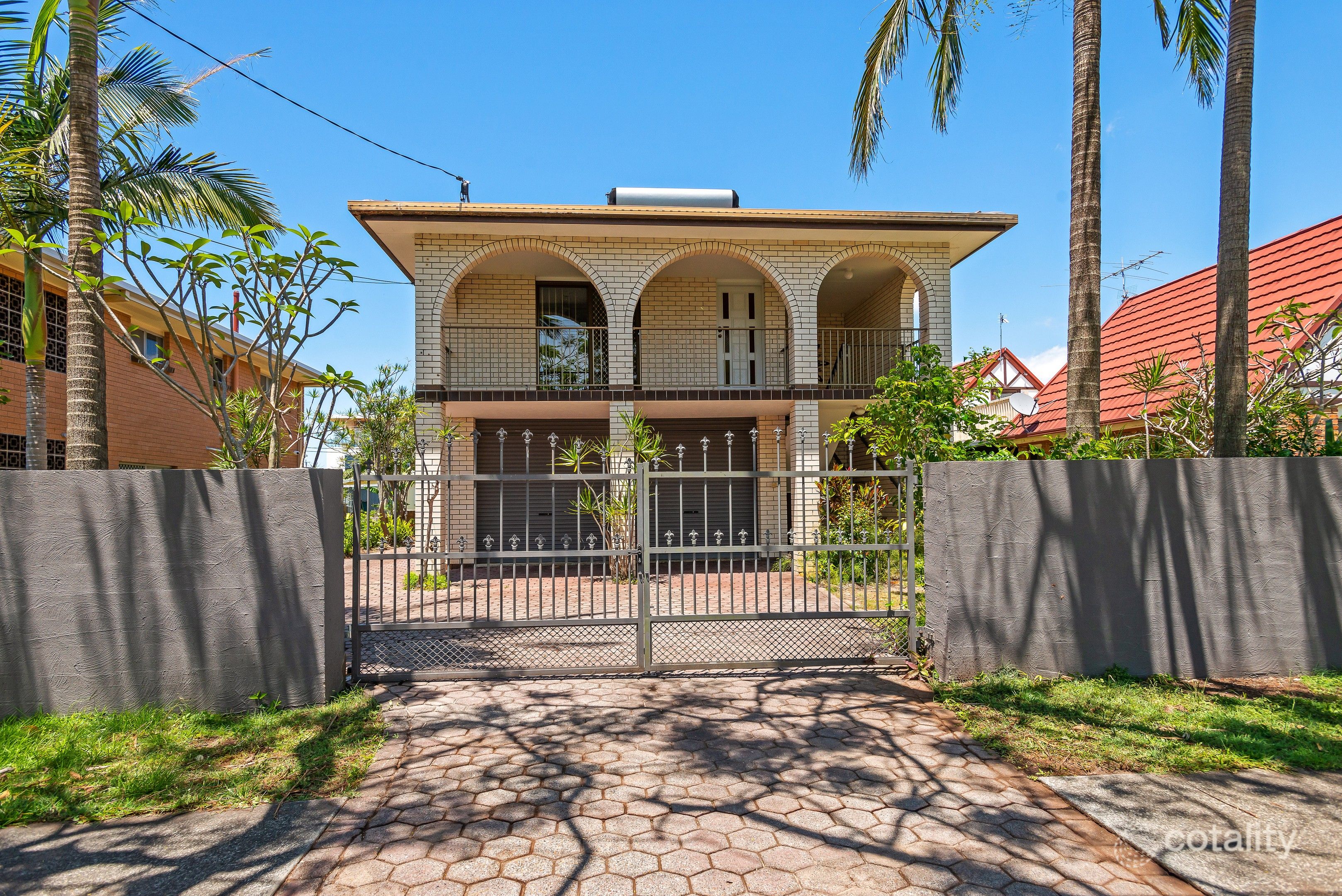 18 Victor Ave, Paradise Point, QLD 4216