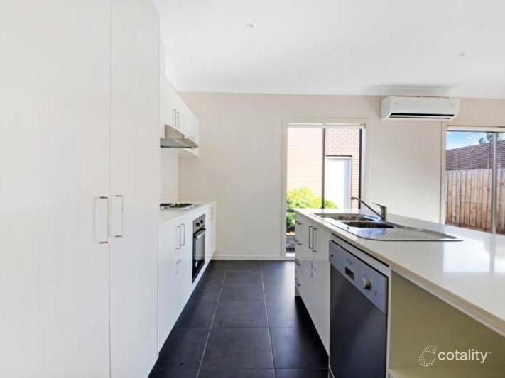 9/2 Elizabeth St, Rockbank, VIC 3335