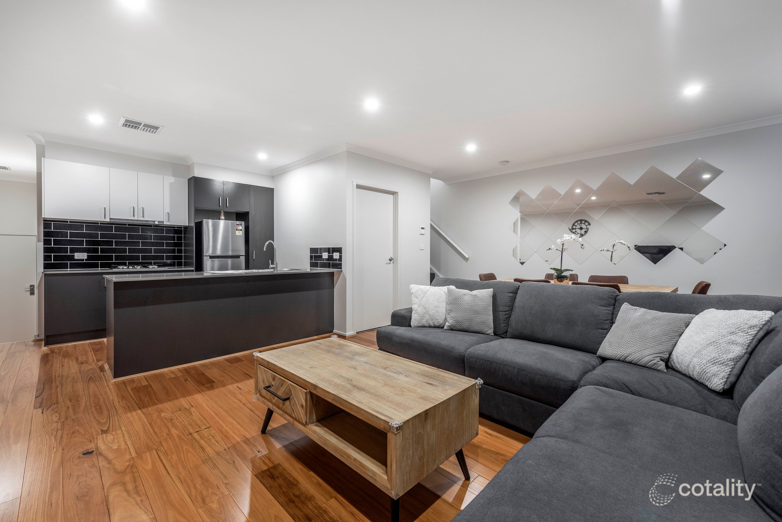 53/4 Pearlman St, Coombs, ACT 2611