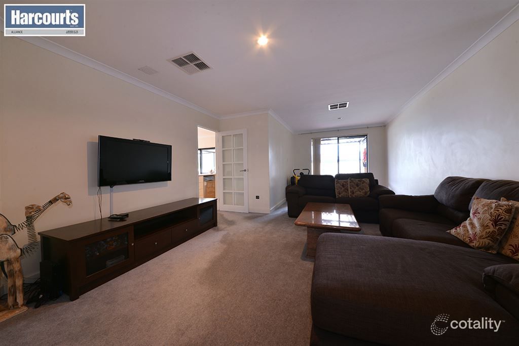 15 Monaltrie Loop, Carramar, WA 6031