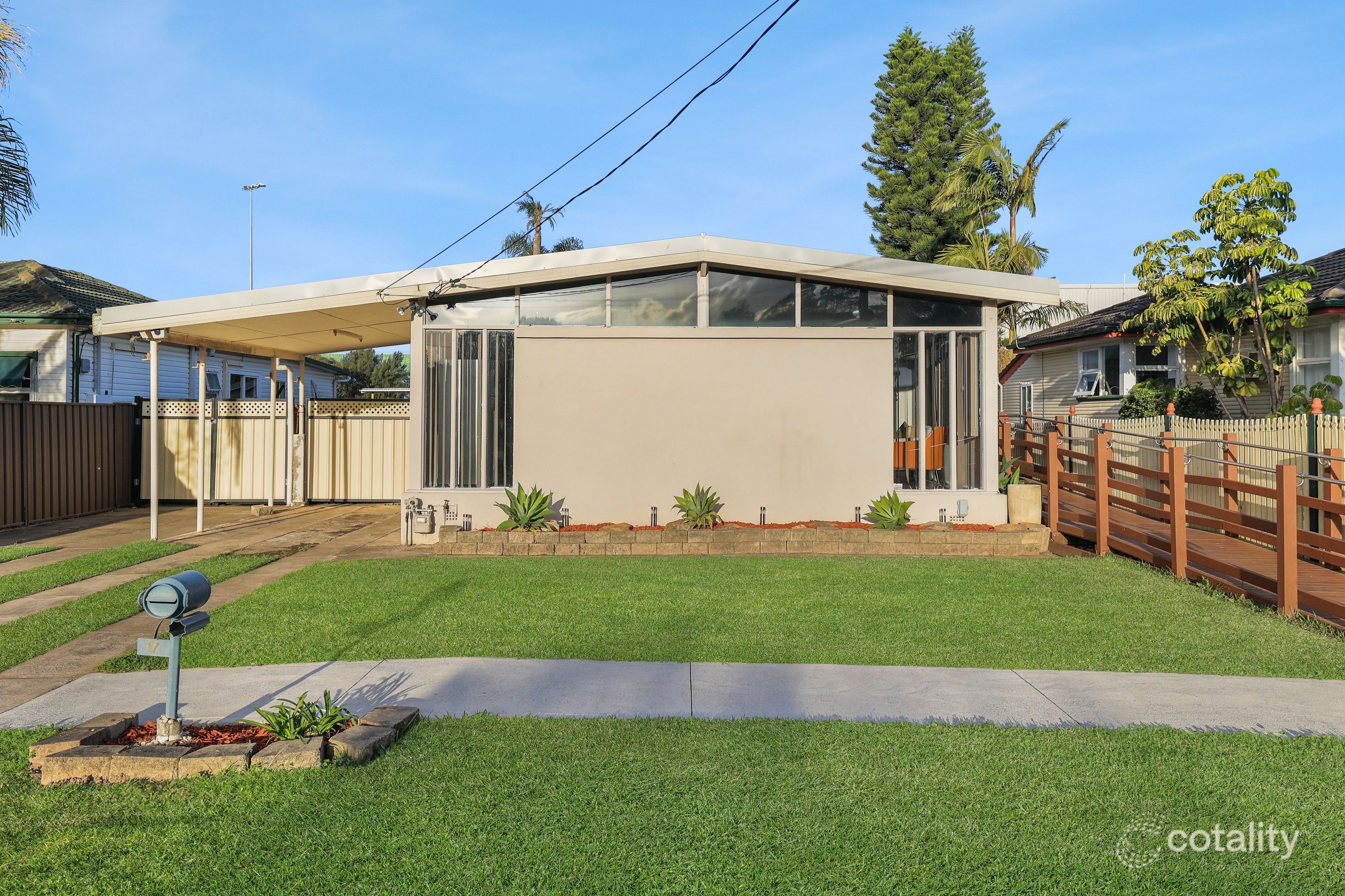 17 Weir Cres, Lurnea, NSW 2170