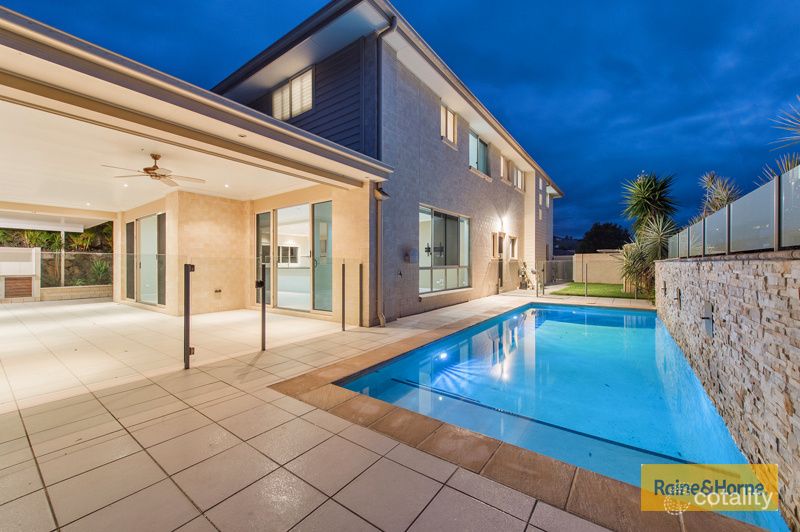 18 Sandow St, Pacific Pines, QLD 4211