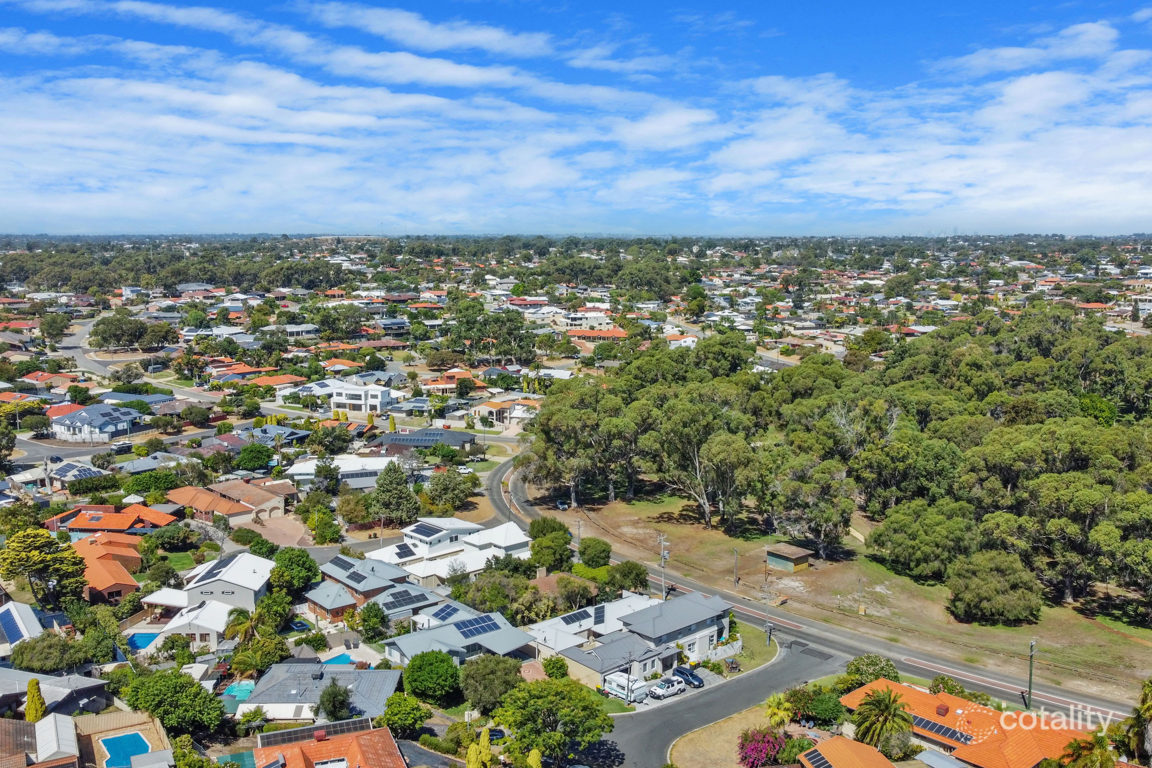 13 Mawson Cres, Hillarys, WA 6025