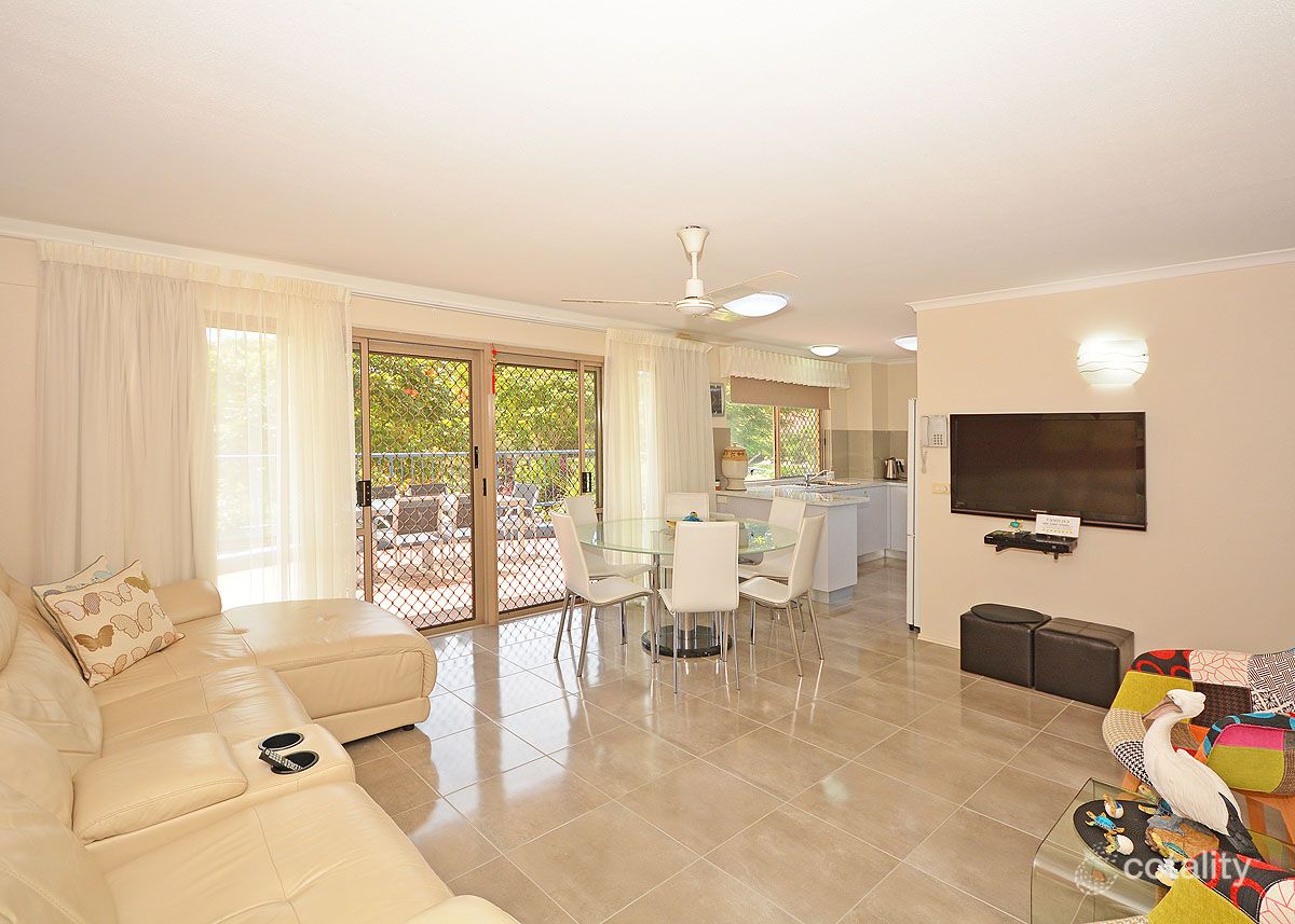 2/383 Esplanade, Torquay, QLD 4655