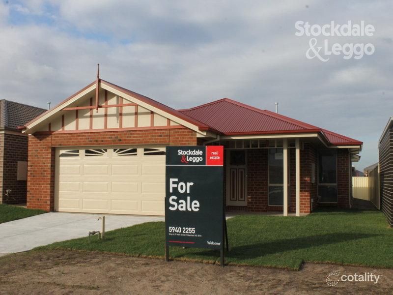 11 Crystal St, Pakenham, VIC 3810