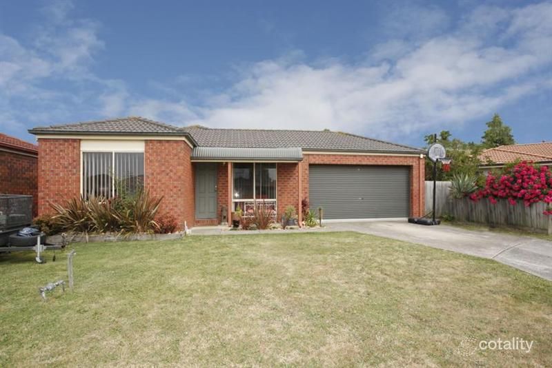 27 Balmaceda Ct, Berwick, VIC 3806
