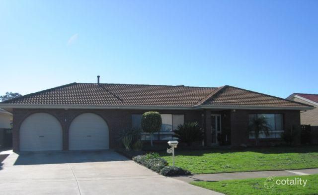 8 Lochside Dr, West Lakes, SA 5021