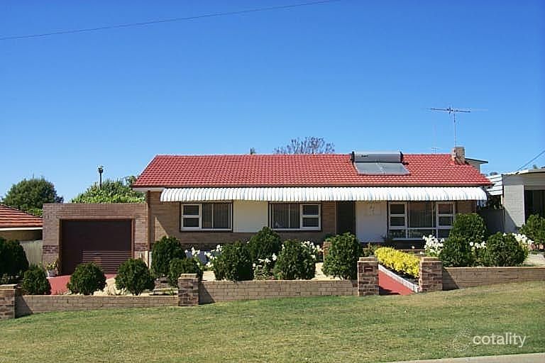 31 Blackwood Ave, Hamilton Hill, WA 6163
