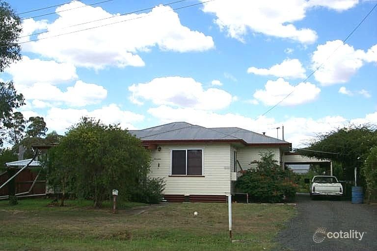 17 Curtis St, Dalby, QLD 4405
