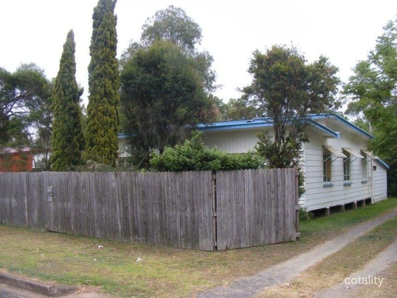40 Drayton St, Nanango, QLD 4615