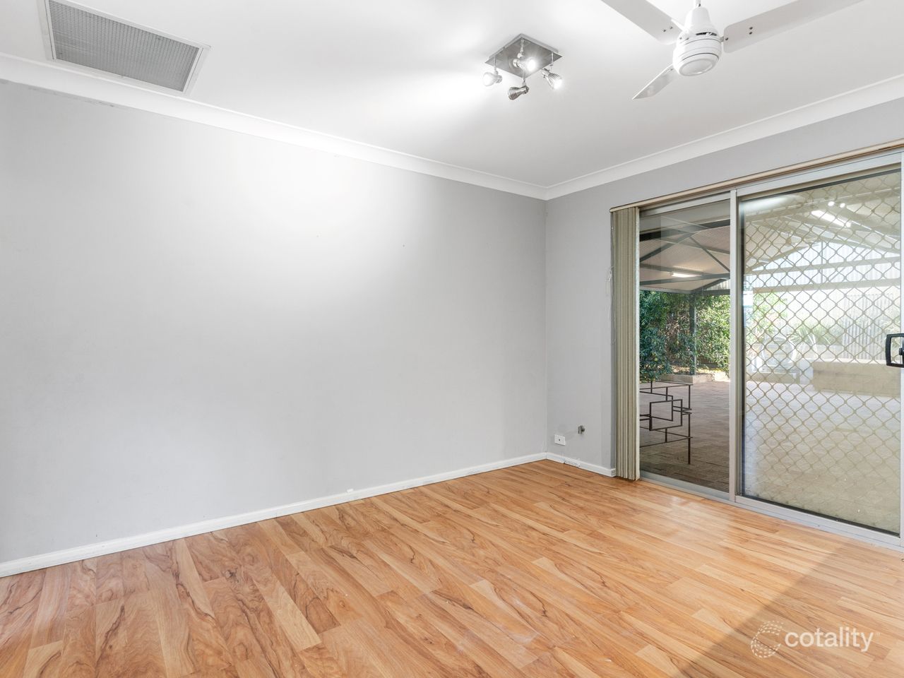 122 Hume Rd, Thornlie, WA 6108