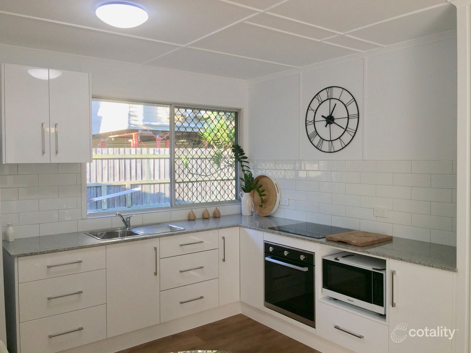 1/2 Bishop St, The Range, QLD 4700