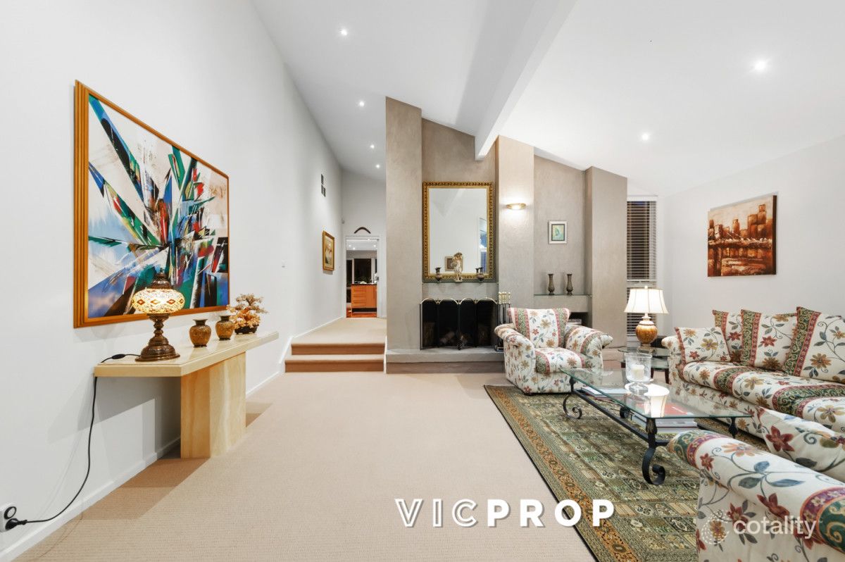8 Nolan Cl, Doncaster East, VIC 3109