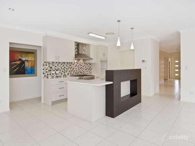 25 Long Island Dr, Windaroo, QLD 4207