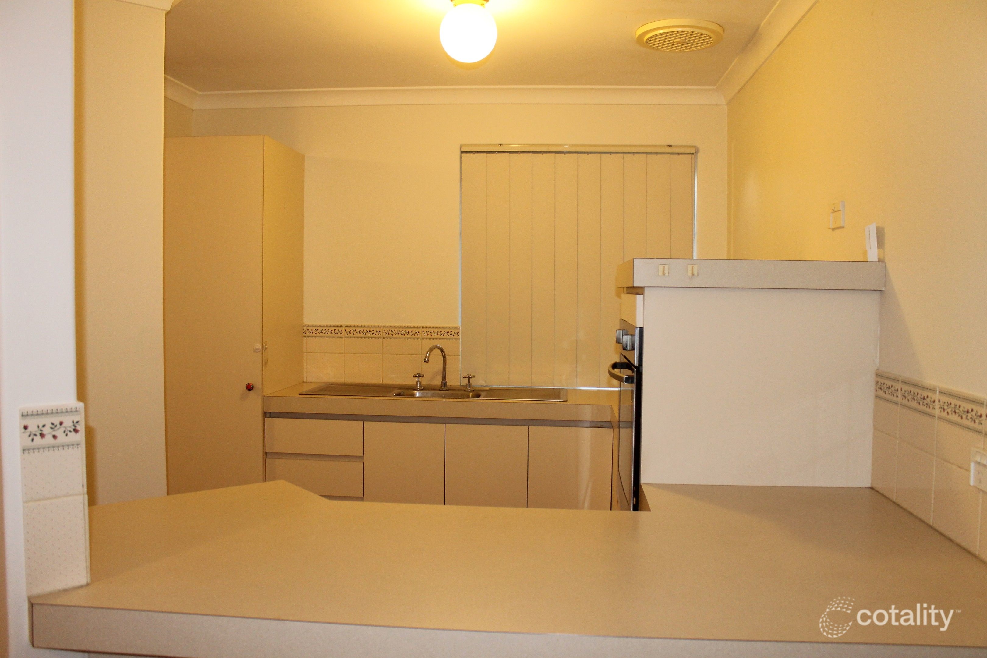 8/2 Dowling St, Rockingham, WA 6168