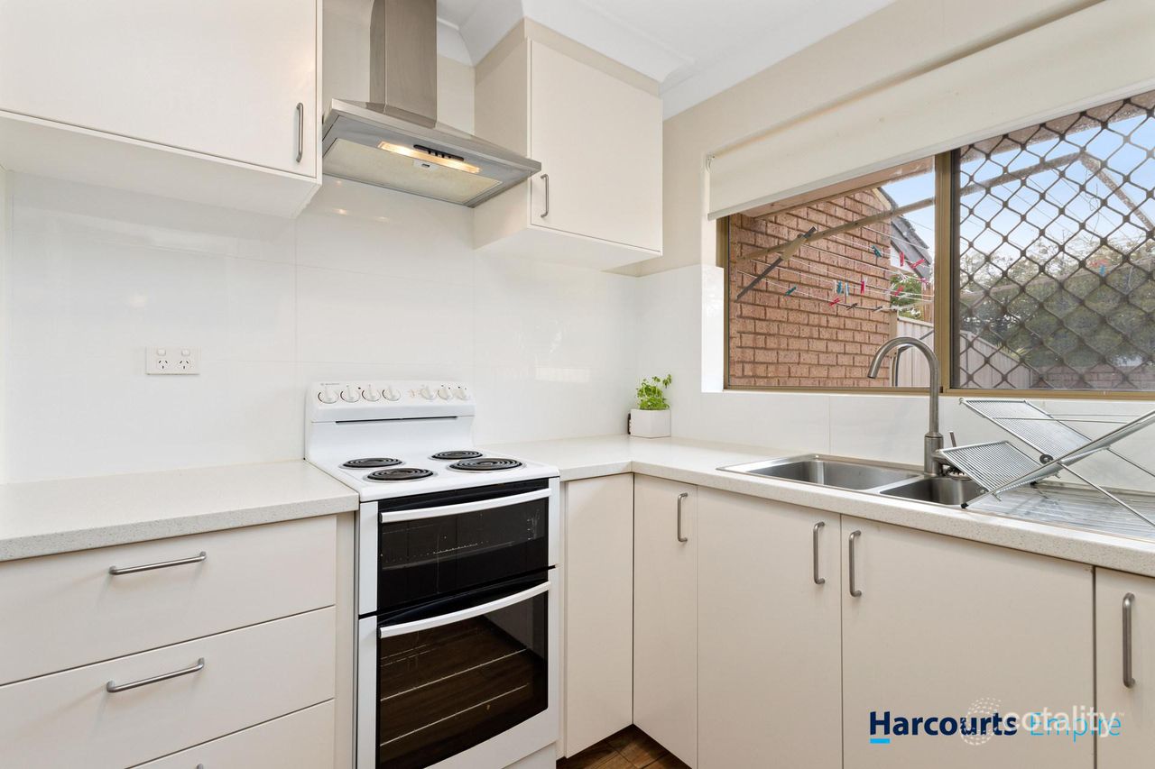 16/1 Waterway Ct, Churchlands, WA 6018