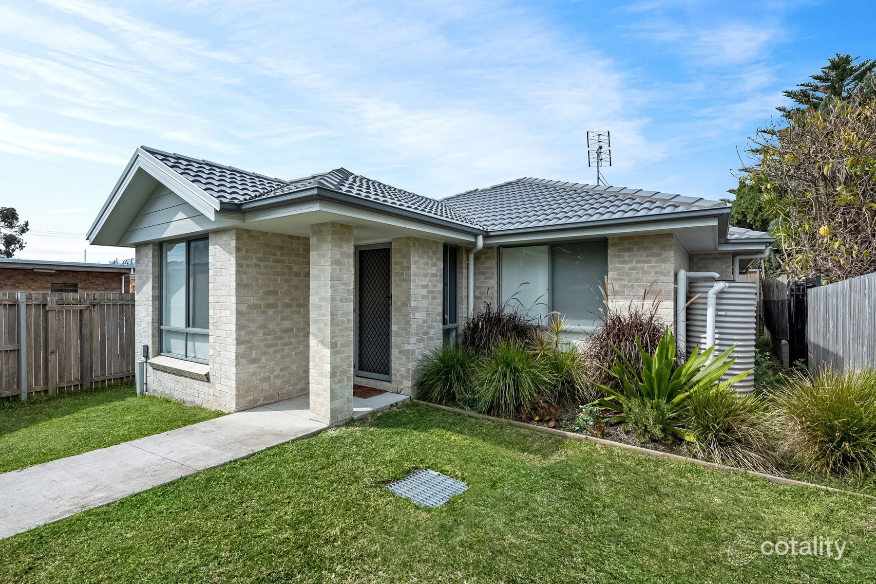 2 Ford Ave, Mount Hutton, NSW 2290