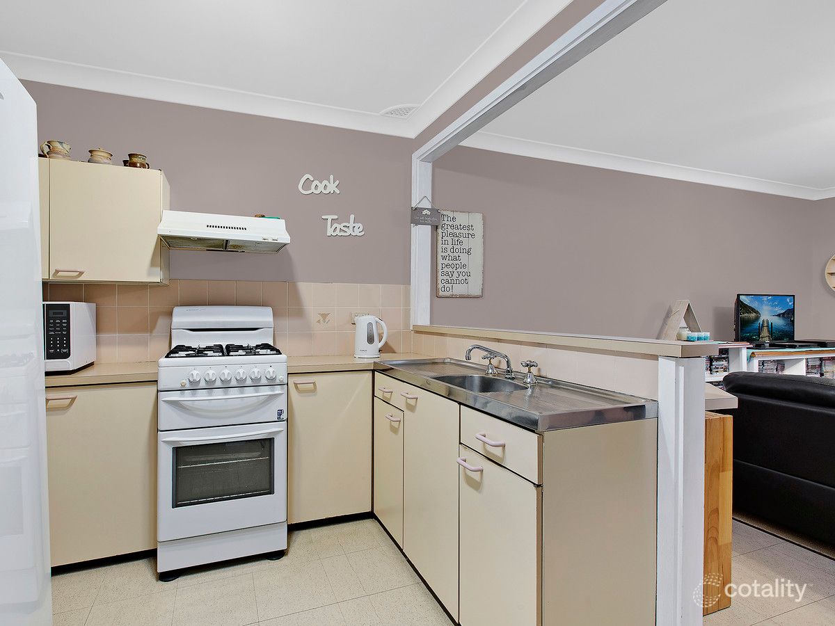 131 Kerry Cres, Berkeley Vale, NSW 2261