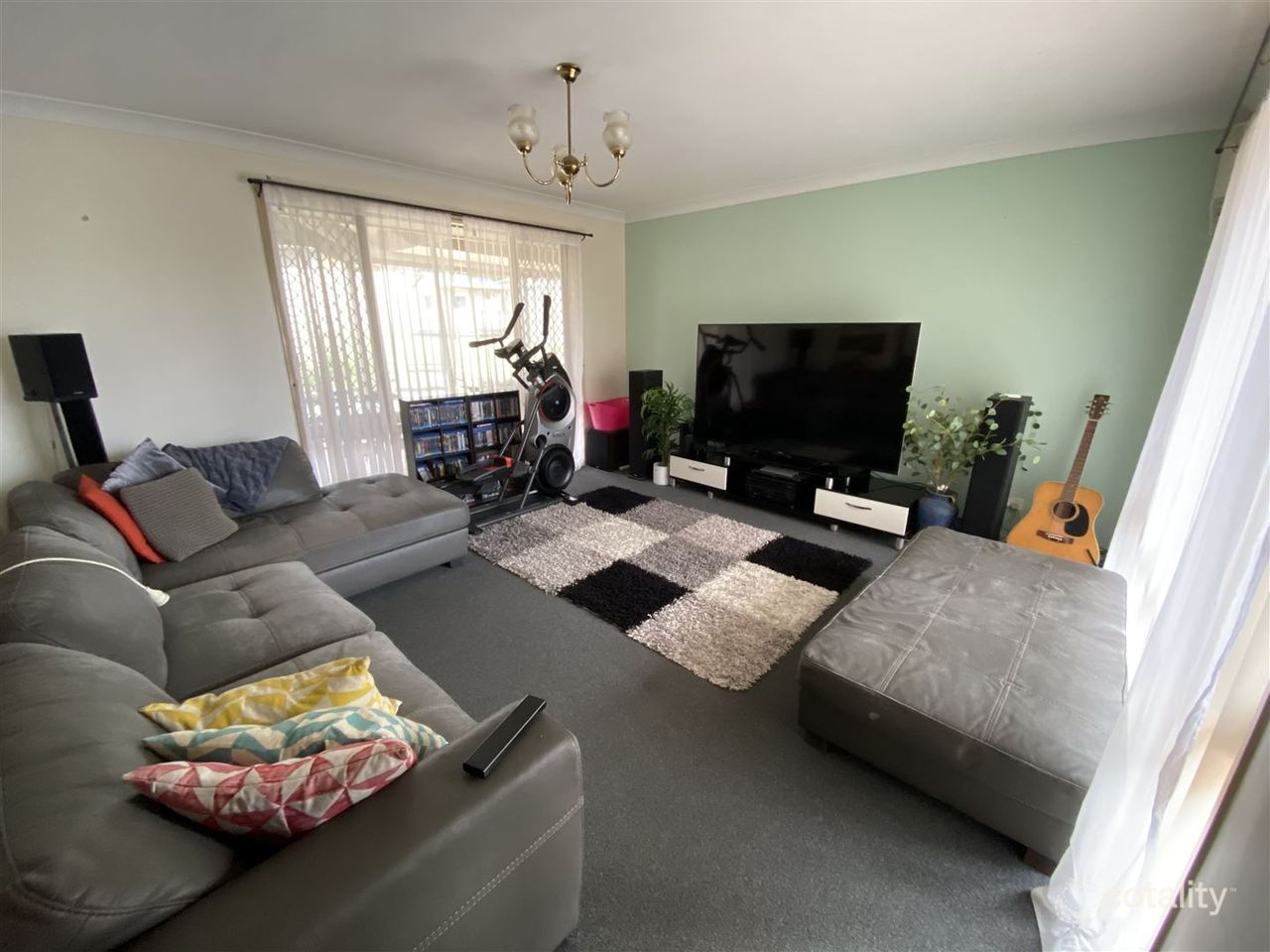 20 Ashton Vale Gr, Horsley, NSW 2530