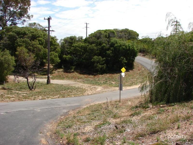 2 Lake View Rd, Preston Beach, WA 6215