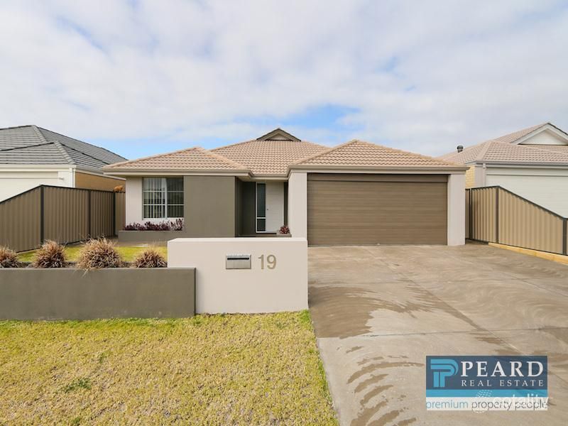 19 Calamocha Way, Piara Waters, WA 6112