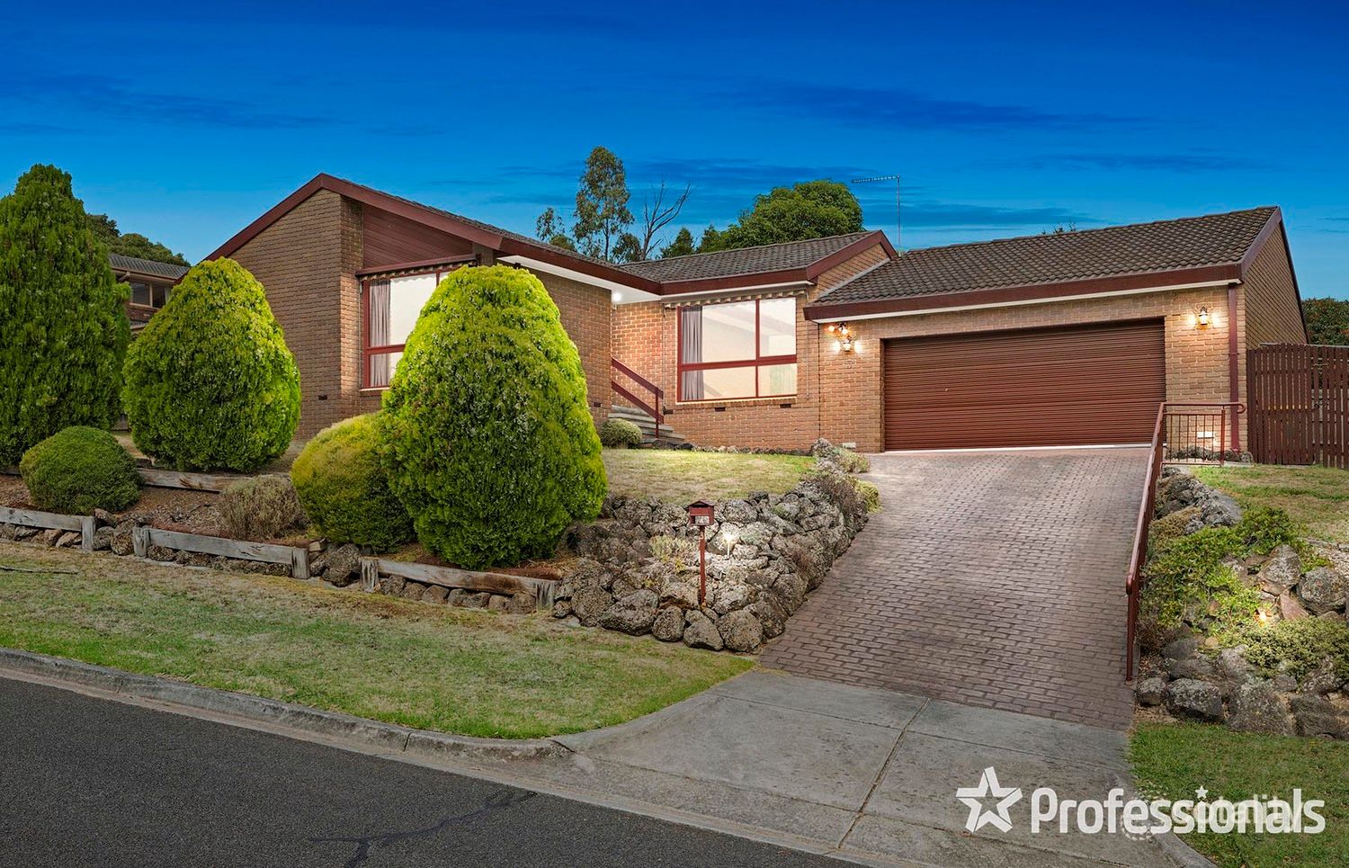 3 Autumn Gr, Mooroolbark, VIC 3138