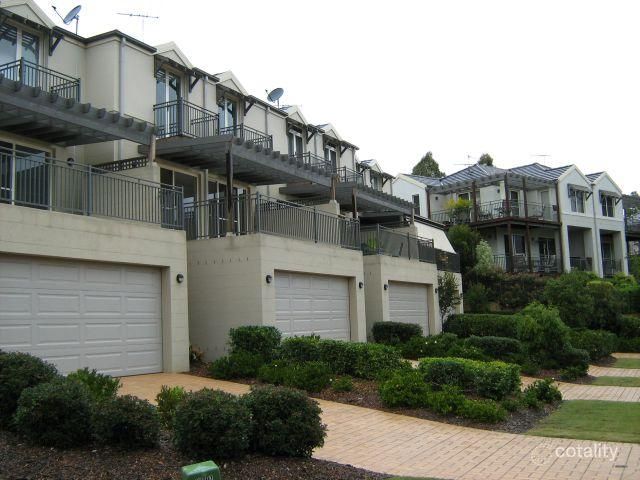 8 Jane Jarvis Way, Macquarie Links, NSW 2565