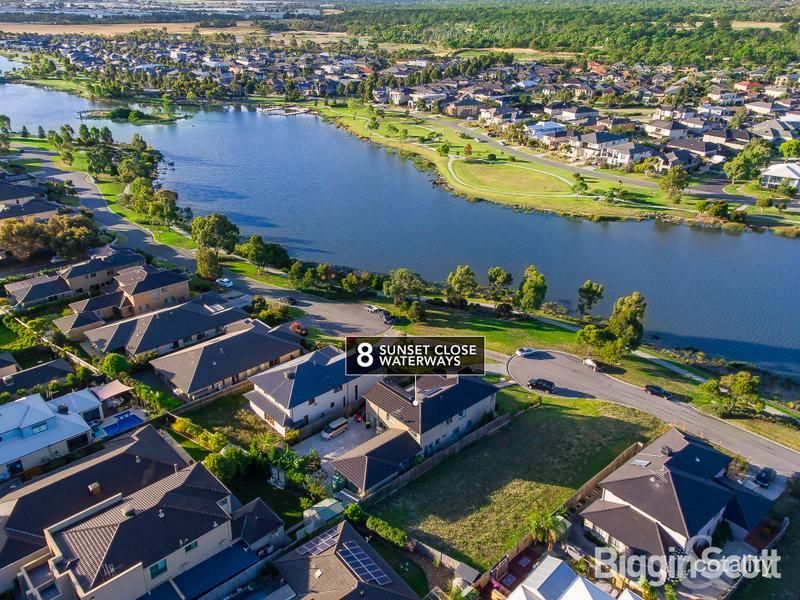 8 Sunset Cl, Waterways, VIC 3195